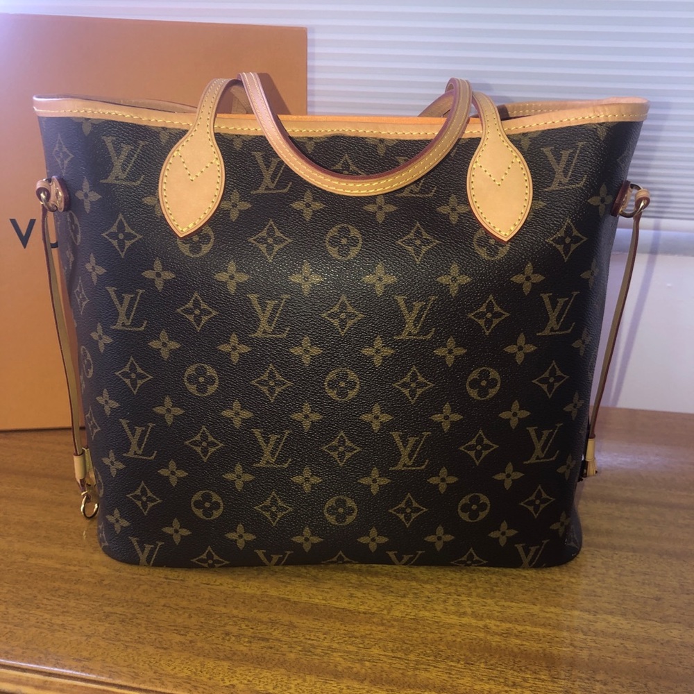 Louis Vuitton Neverfull MM purse